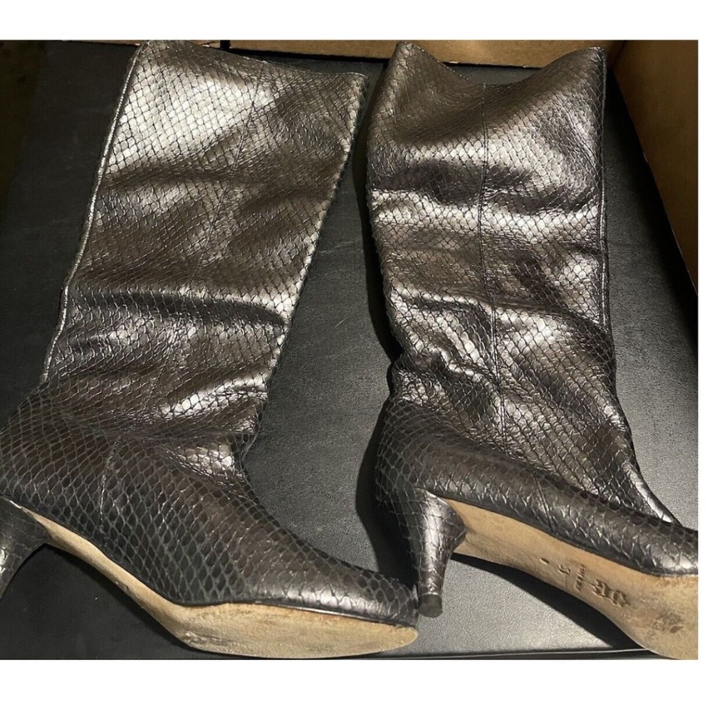 Cynthia Vincent Pewter Snake Skin Vero Cuoio Made In Italy Boots Size 5.5